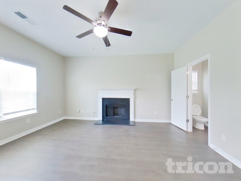 Building Photo - 3120 Far Emerald Land