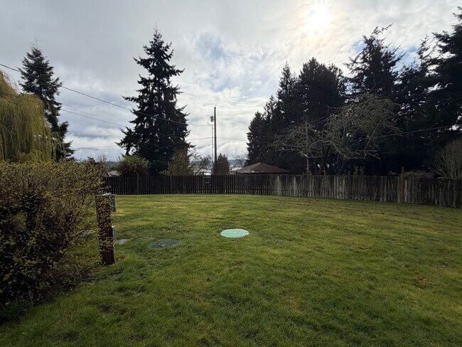 Building Photo - Updated and Stylish Studio Includes Utilities!