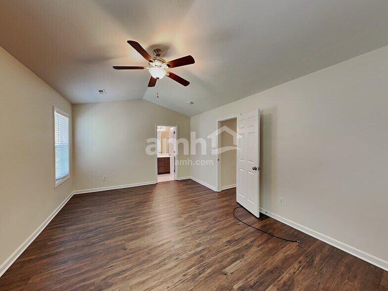 Building Photo - 11234 Heritage Green Dr