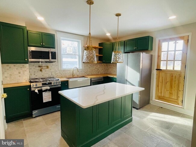 Building Photo - 3600 Malden Ave