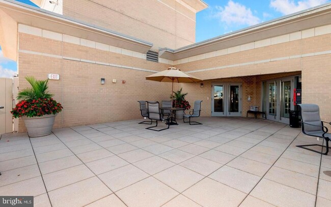 Building Photo - 11800 Sunset Hills Rd