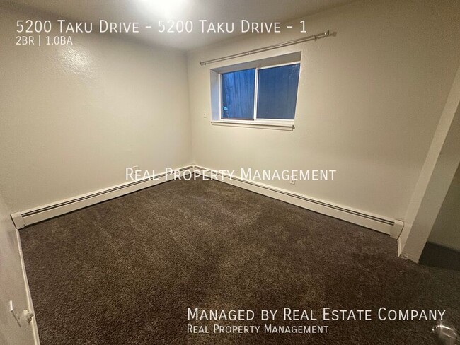 Building Photo - One Bedroom One Bath Apartment Four Minute...