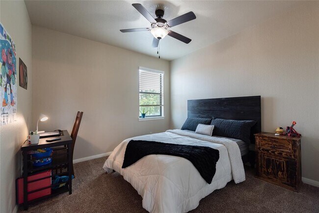 Building Photo - 407 Indianwood Dr