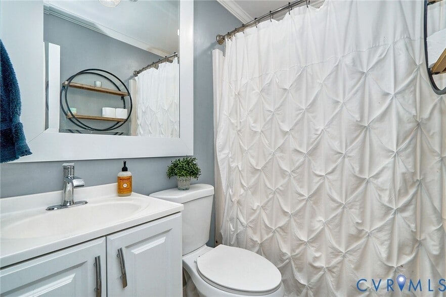 Building Photo - 3434 Castlebury Dr