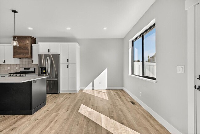 Building Photo - K551LI