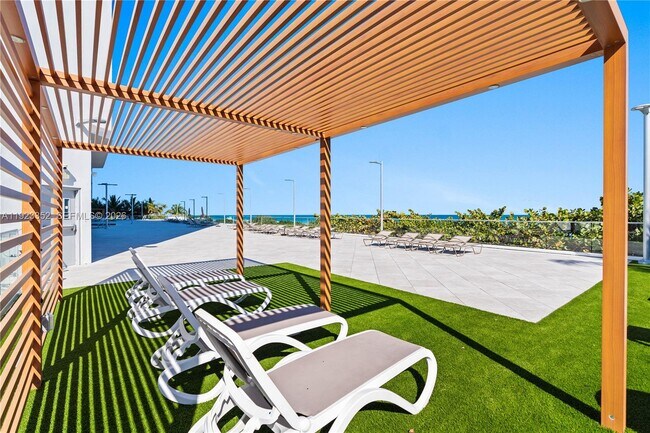 Building Photo - 7135 Collins Ave