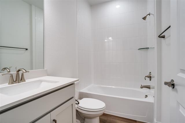 Building Photo - 1600 Tyler Dr