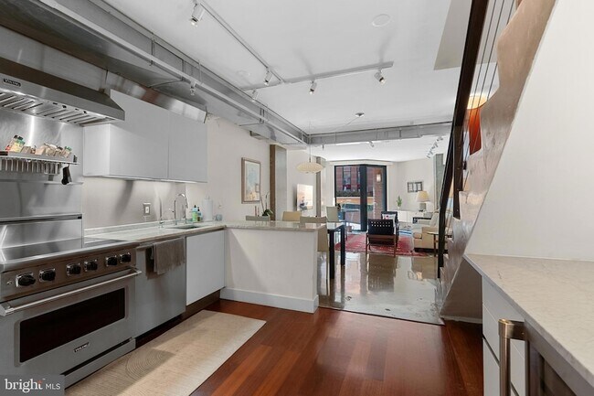 Building Photo - 616 E Street NW Unit 256
