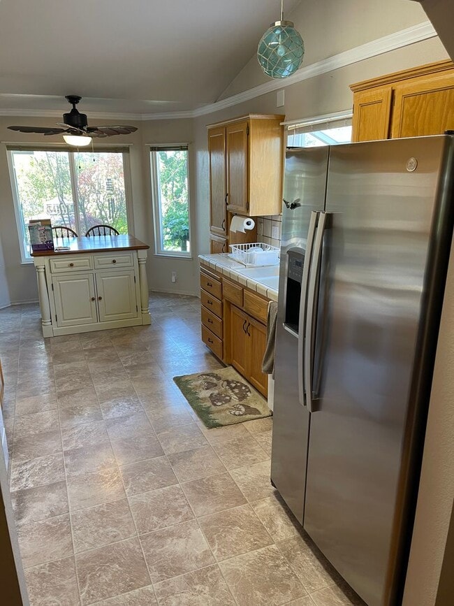 Building Photo - Oroville-Furnished-Turnkey-3 bedroom 2 bath home, hot tub, gazebo, landscaped yard, solar