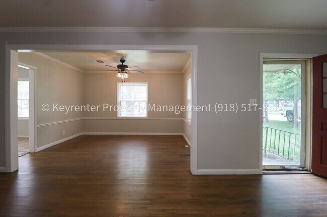 Building Photo - 3322 E 23rd St