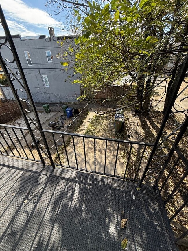 Building Photo - Newly Renovated 4BR/2BA Family Home in Winchester – Modern Kitchen & More