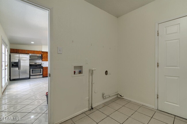 Building Photo - 10000 Jamaica St