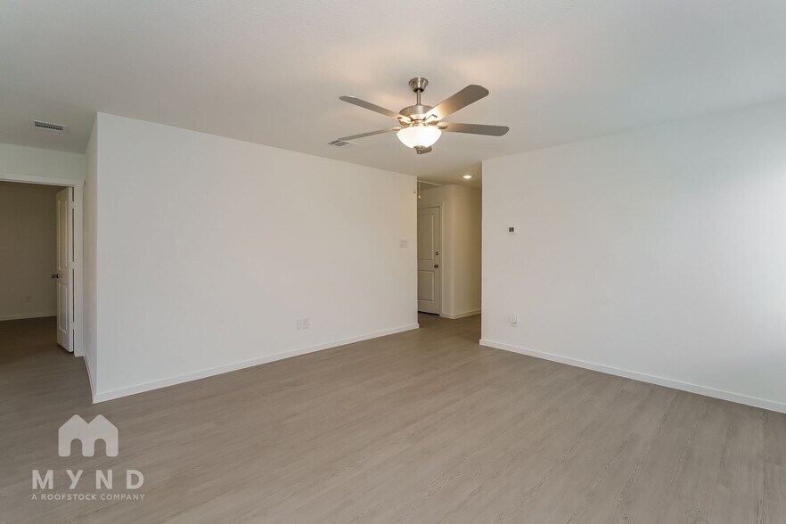 Building Photo - 2728 River Knl Ln
