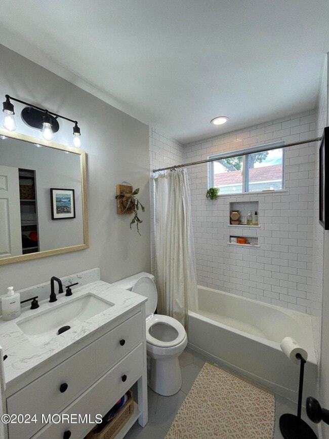 Building Photo - 3915 Smith Dr