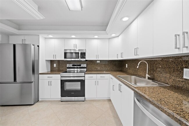 Building Photo - 3500 Galt Ocean Dr