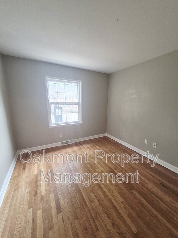 Building Photo - 2404 Barracks Ct