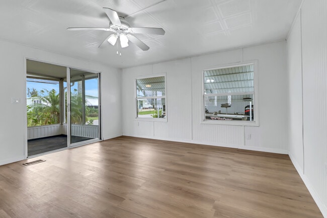 Dinig area - 243 Tangerine Dr