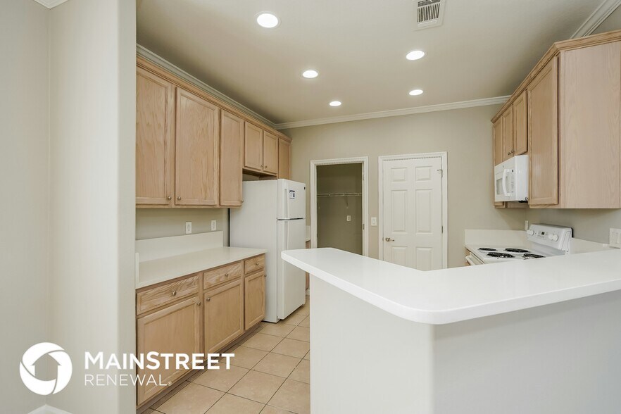 Building Photo - 603 E 8th St