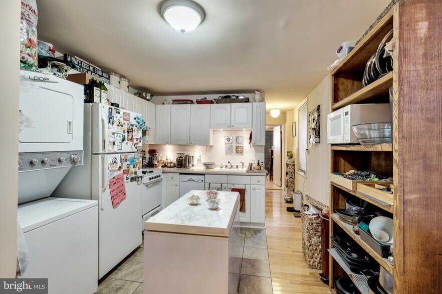 Building Photo - 2441 Fairmount Ave