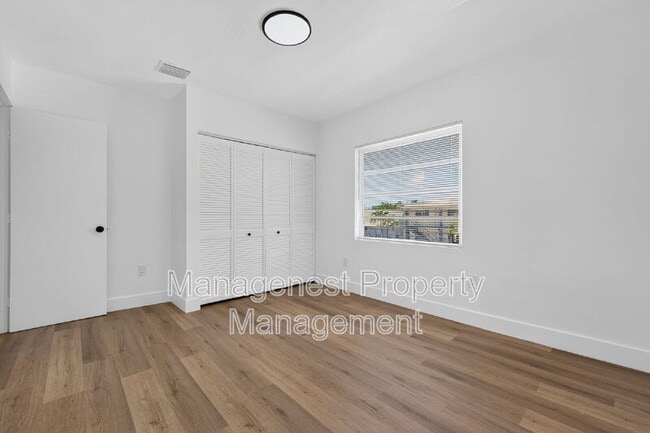 Building Photo - 614 SW 19th Ave