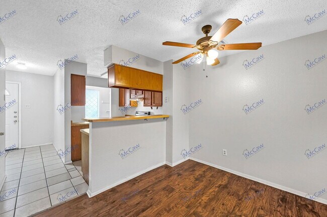 Building Photo - 9463 Olde Towne Row
