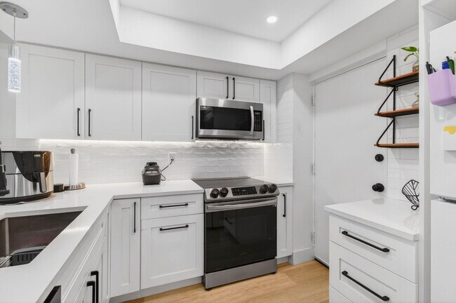 Building Photo - 50 SW 3rd Ave