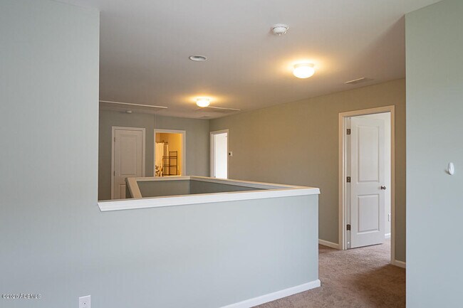 Building Photo - 81 Saluda Way
