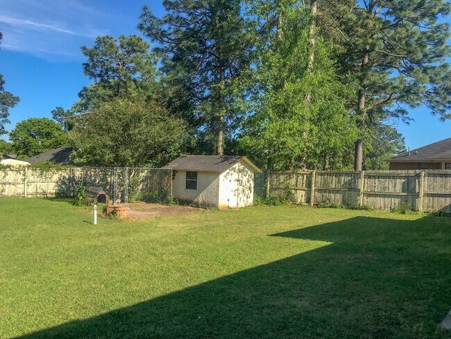 Building Photo - 2916 Norwood Dr