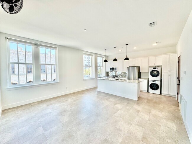 Building Photo - 2102 Mechanic St