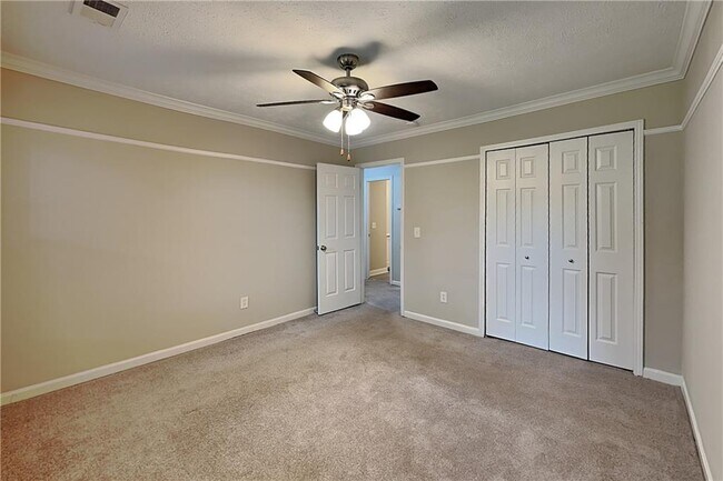 Building Photo - 2090 Moccasin Way