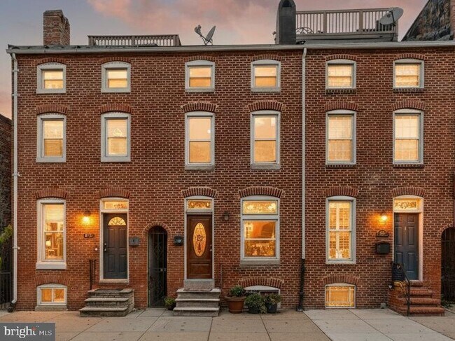 Building Photo - 1806 Bank St