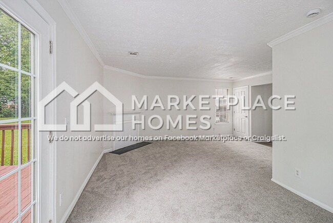 Building Photo - 2032 Charter Manor