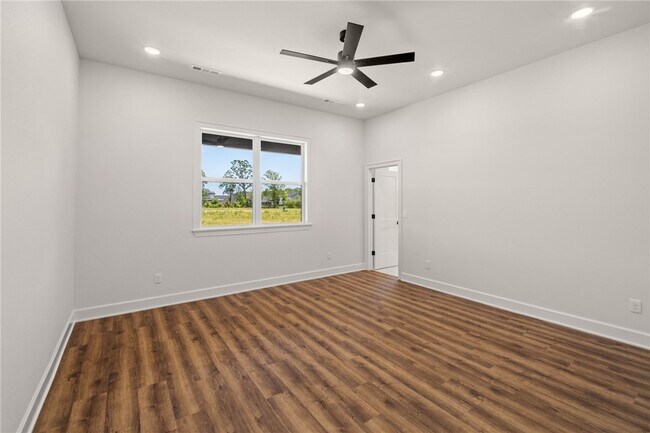 Building Photo - 431 Silverview Ave