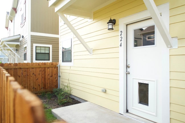 Building Photo - College Town @ Coastal