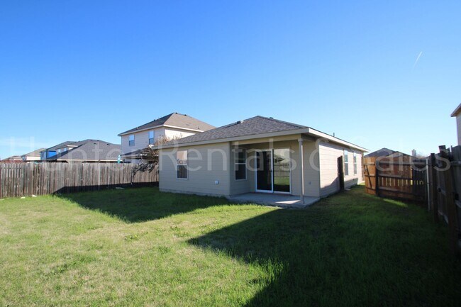 Building Photo - Modern Comfort in Meadows of Trimmier