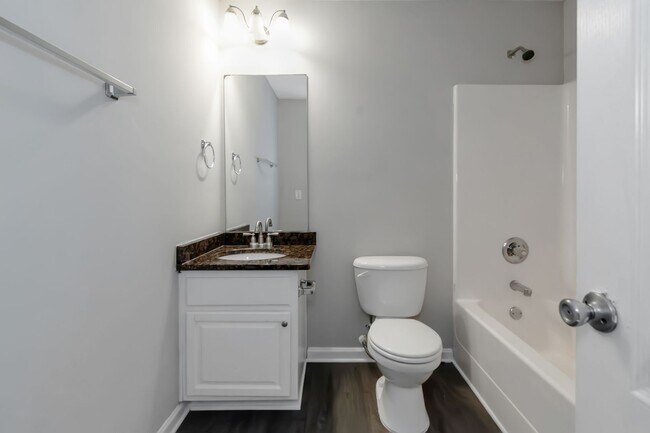 Building Photo - Spacious 4-Bedroom Split Foyer with 3 Bath...