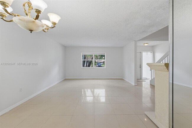 Building Photo - 6929 SW 38th St