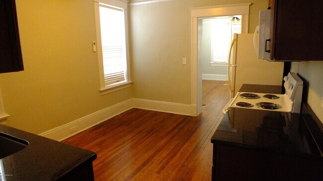 Building Photo - 2120 Herschel St