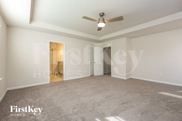 Building Photo - 558 Hillpark Ln