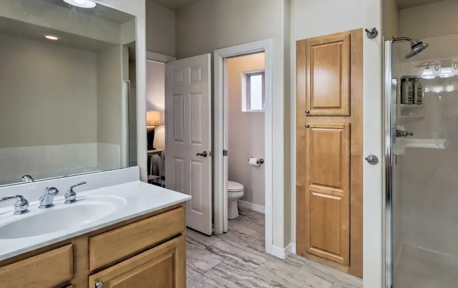 Master bathroom - 210 W Cedar Ave