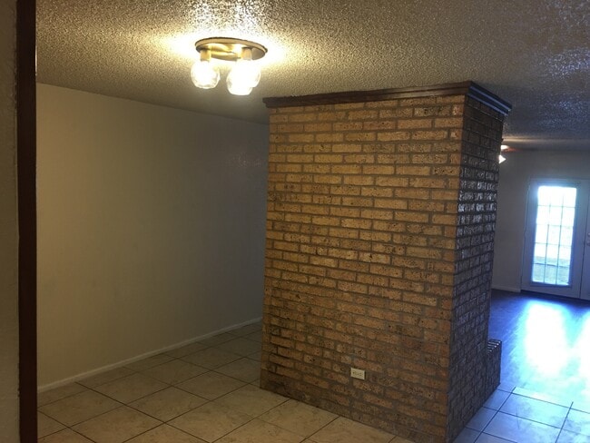 Building Photo - 9807 Memphis Ave