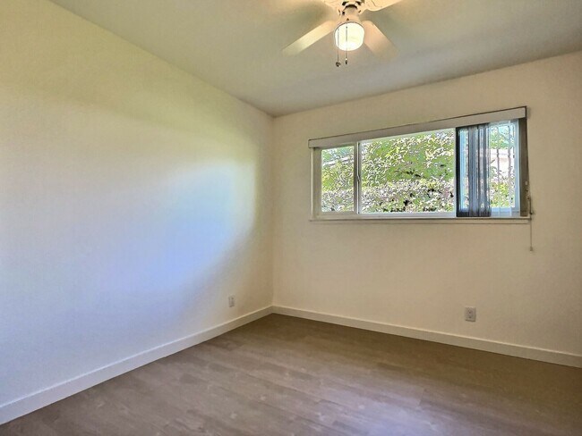 Building Photo - 3BD/2BA - Updated Duplex in Cozy Willow Gl...
