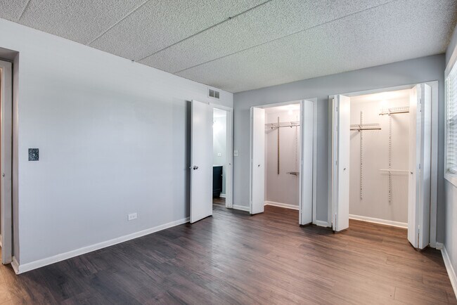 Building Photo - 1486 W Jefferson Ave