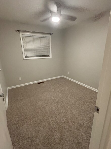 Building Photo - 958 Effie Rd