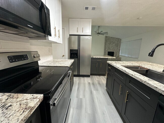 Building Photo - For Lease | 3 Bed, 2 Bath | 1,446 Sq Ft | Greengate Place|