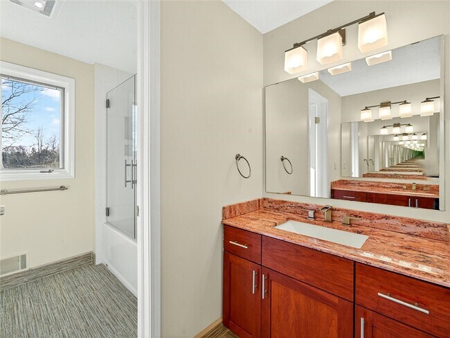 Building Photo - 9 Glen Valley Dr