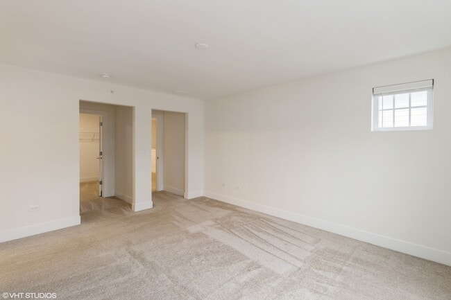 Building Photo - 738 Derby Ln