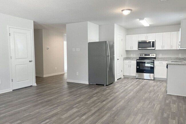 Building Photo - The home is a 1 story, 2 car garage 3 bedrooms, 2 full baths. Open floor plan from the kitchen ar...