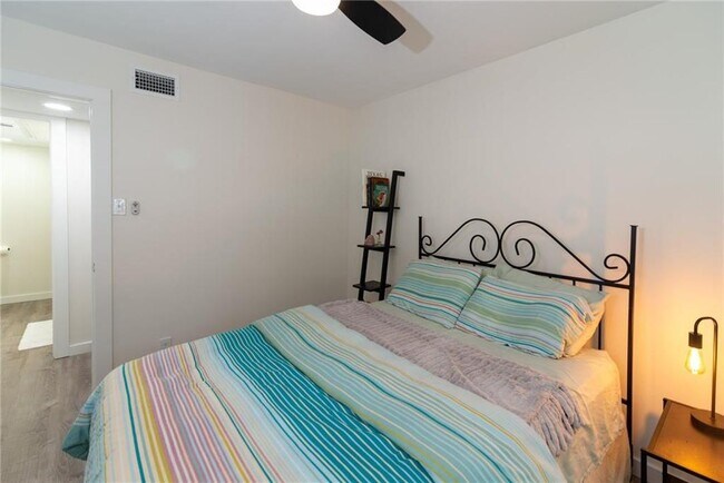 Building Photo - 1601 Faro Dr