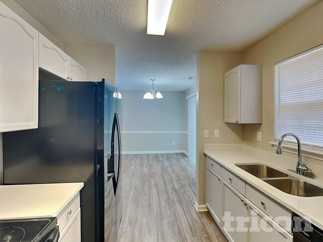 Building Photo - 3052 Westwinds Ct